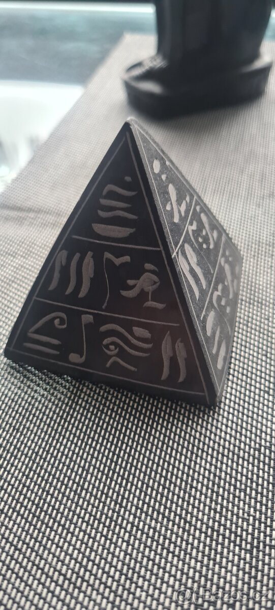 EGYPT 2x Pyramida (kámen)