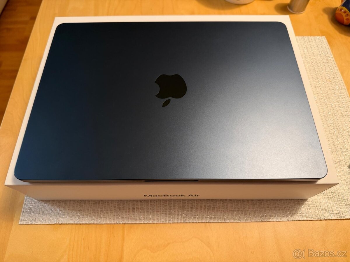 Apple MacBook Air 13" M3 16/512 GB, v záruce