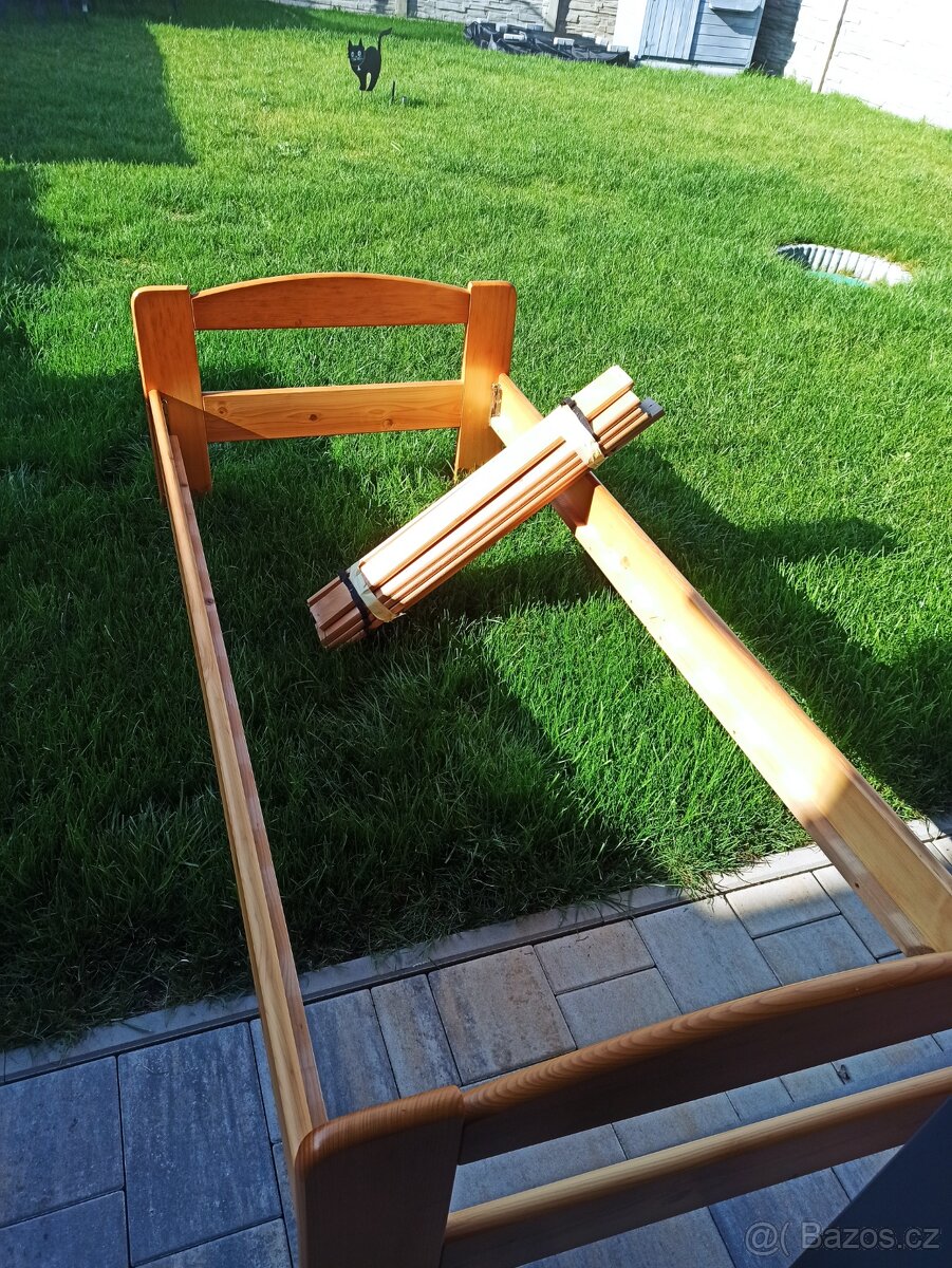 Dřevěná postel 90x200