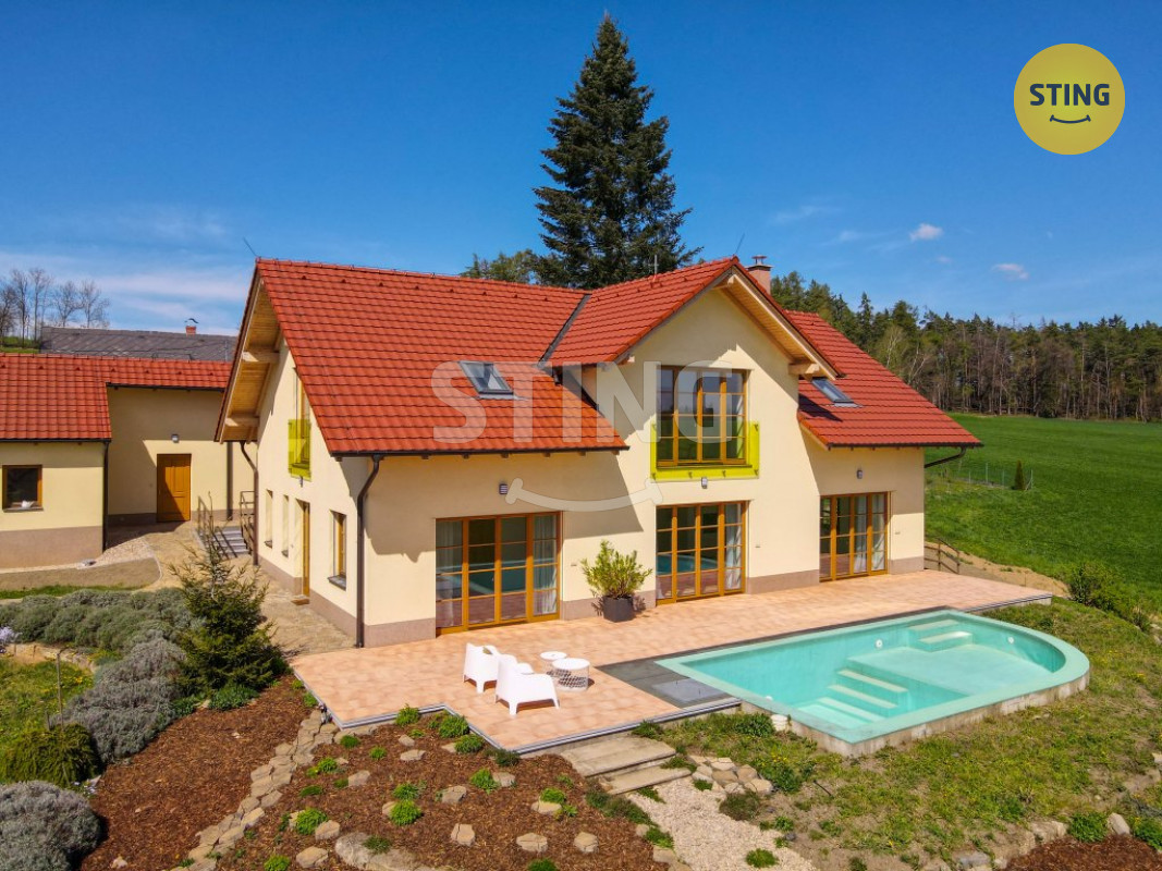 Rodinný dům 6+kk s bazénem, garáží, dílnou (okr. Chr, 129868