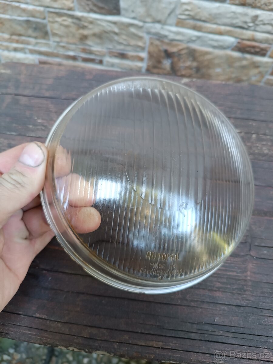 Sklo reflektoru předního světla na Jawu Kývačku/ panelku