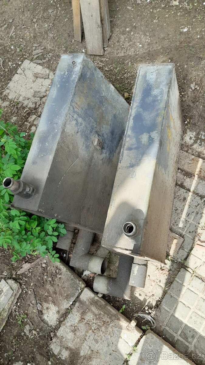 Nakladač HON - Nádrže na olej