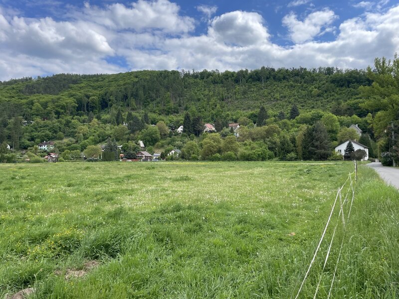 Prodej stavebního pozemeku o výměře 883 m2 ve Všenorech