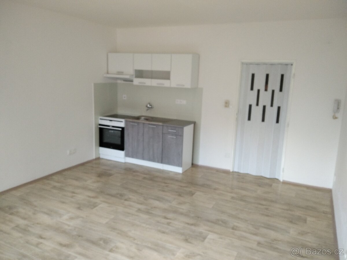 Pronájem 1+Kk, 35 m2, náměstí Jana Zajíce č.p. 12, Vítkov
