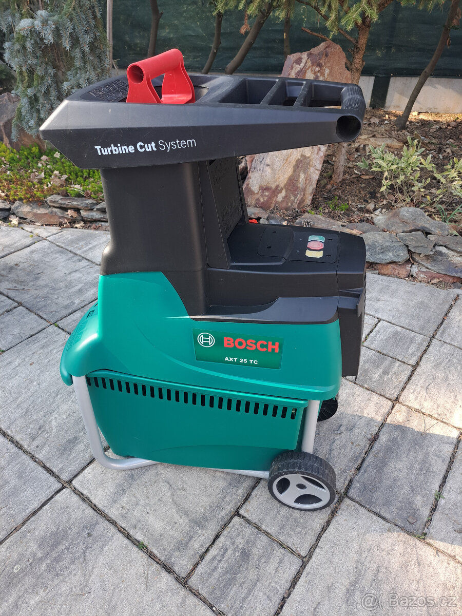 Drtič větví Bosch ATX 25TC