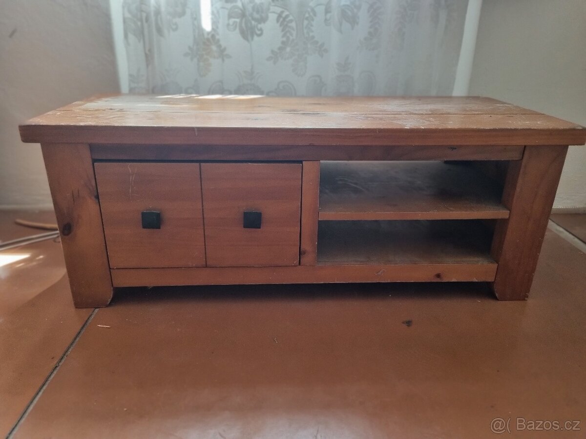 TV stolek z masivu