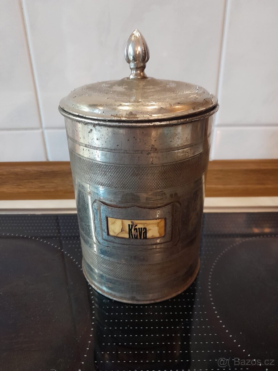 Plechová stará dóza