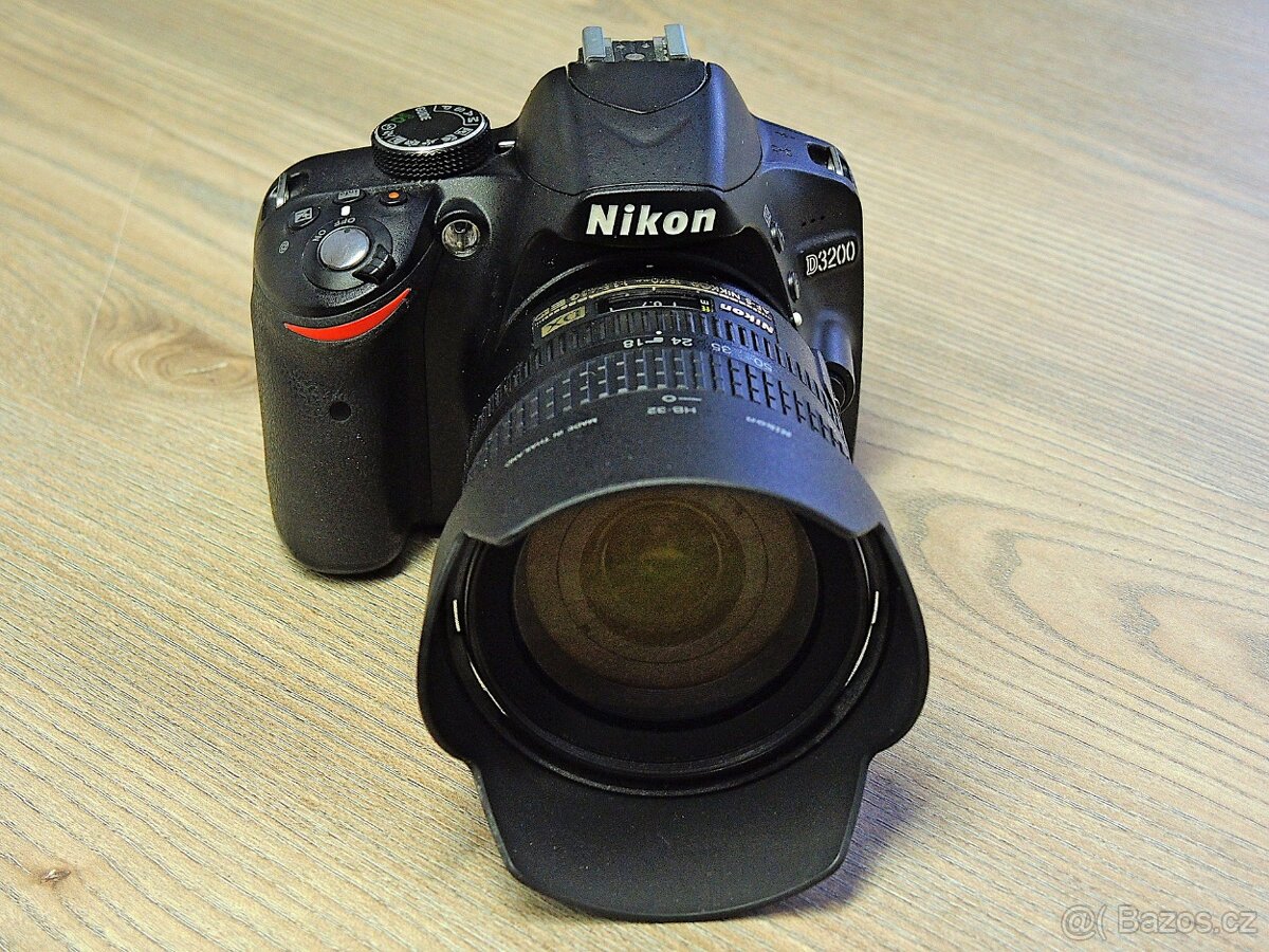 Digitální Nikon D3200 + Nikkor 18-70 ED + příslušenství