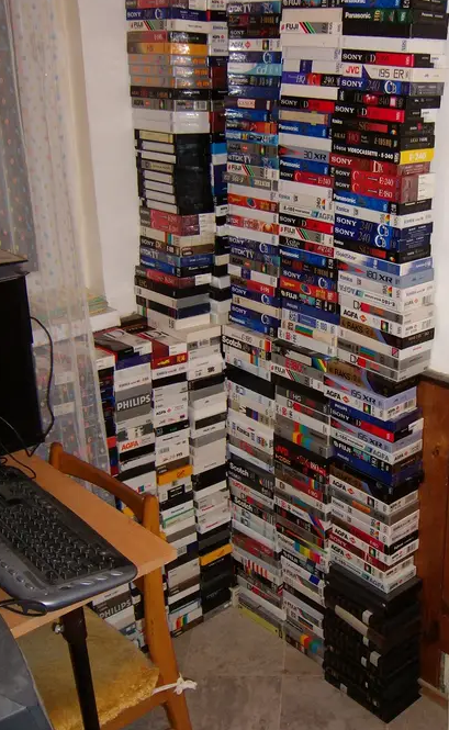 100ks VHS kazet (videokazety)