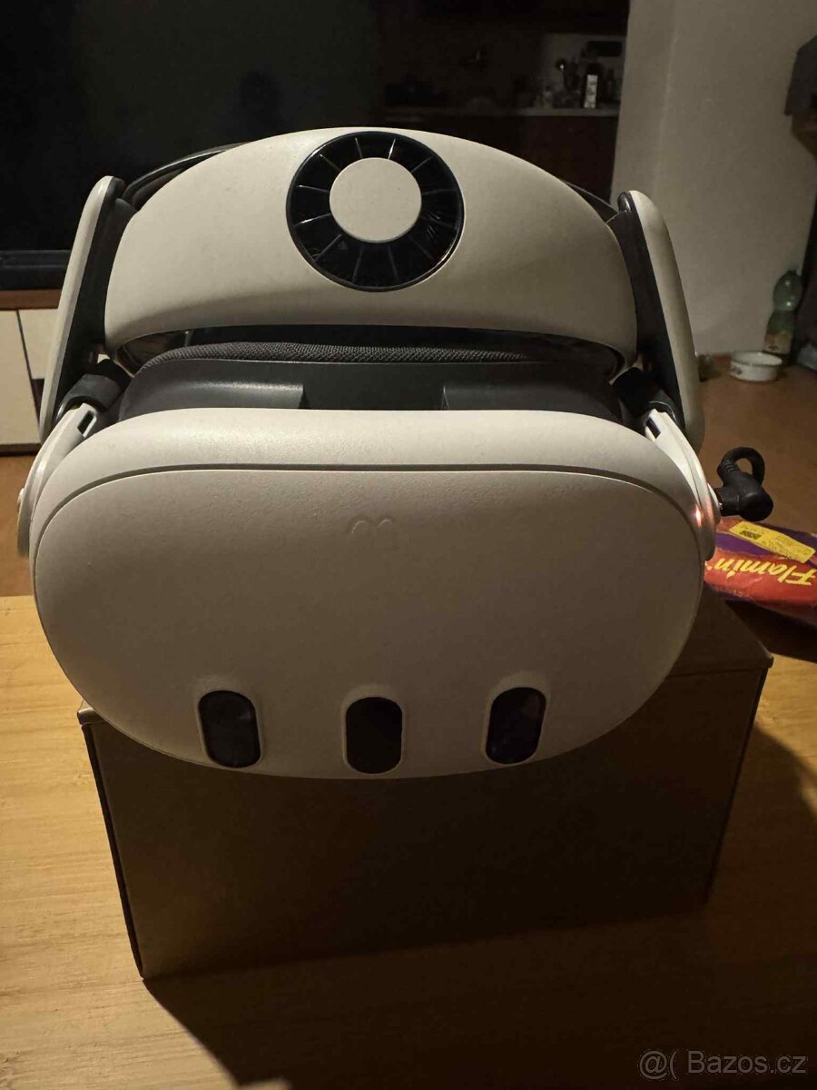 Meta Quest 3(REZERVOVÁNO DO 19.11.2025)