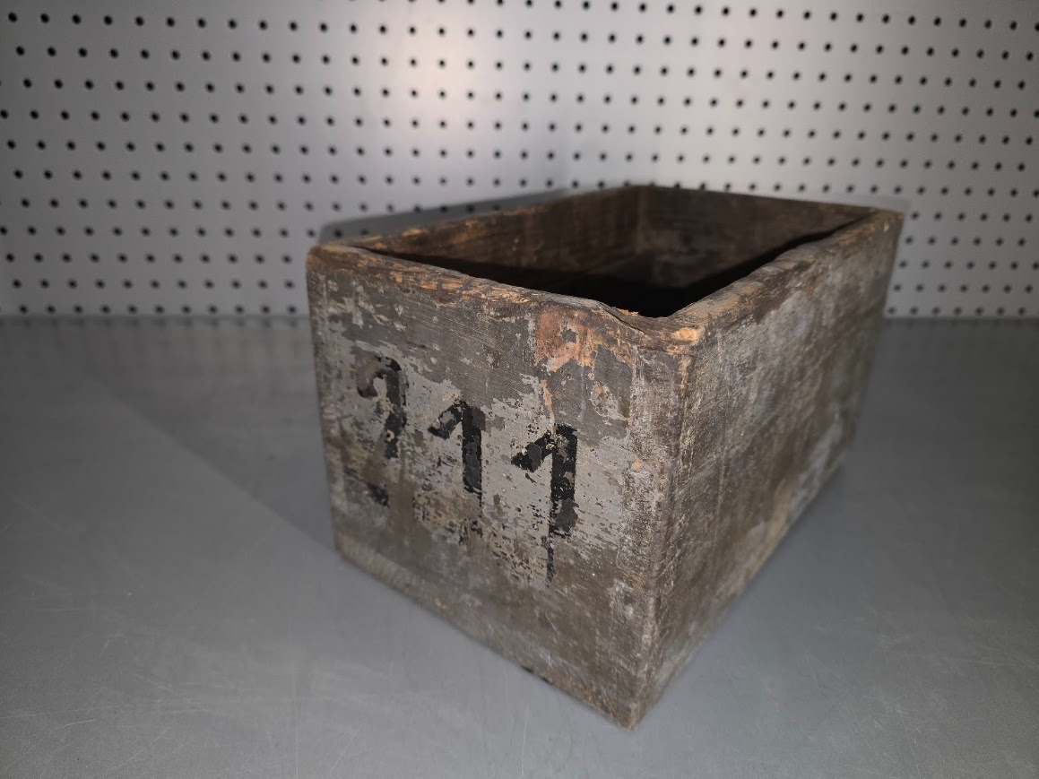 STARÁ DŘEVĚNÁ BEDÝNKA JEN 50 KČ 