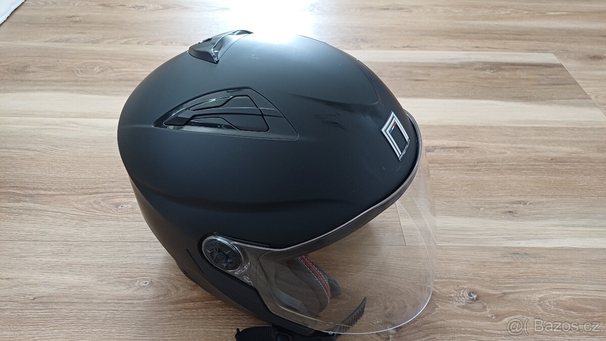 Helma NOX Premium na motorku/skútr