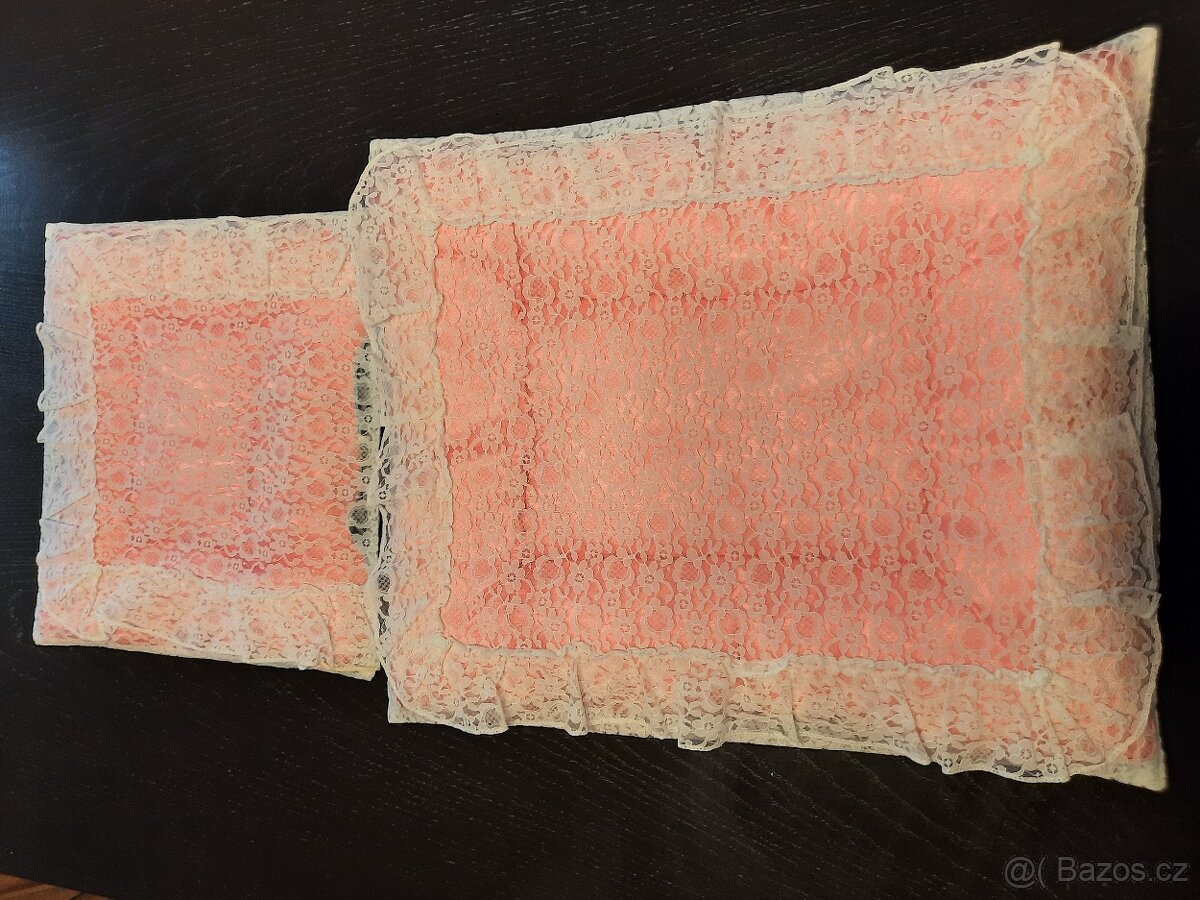 Retro plymo s peřinkama