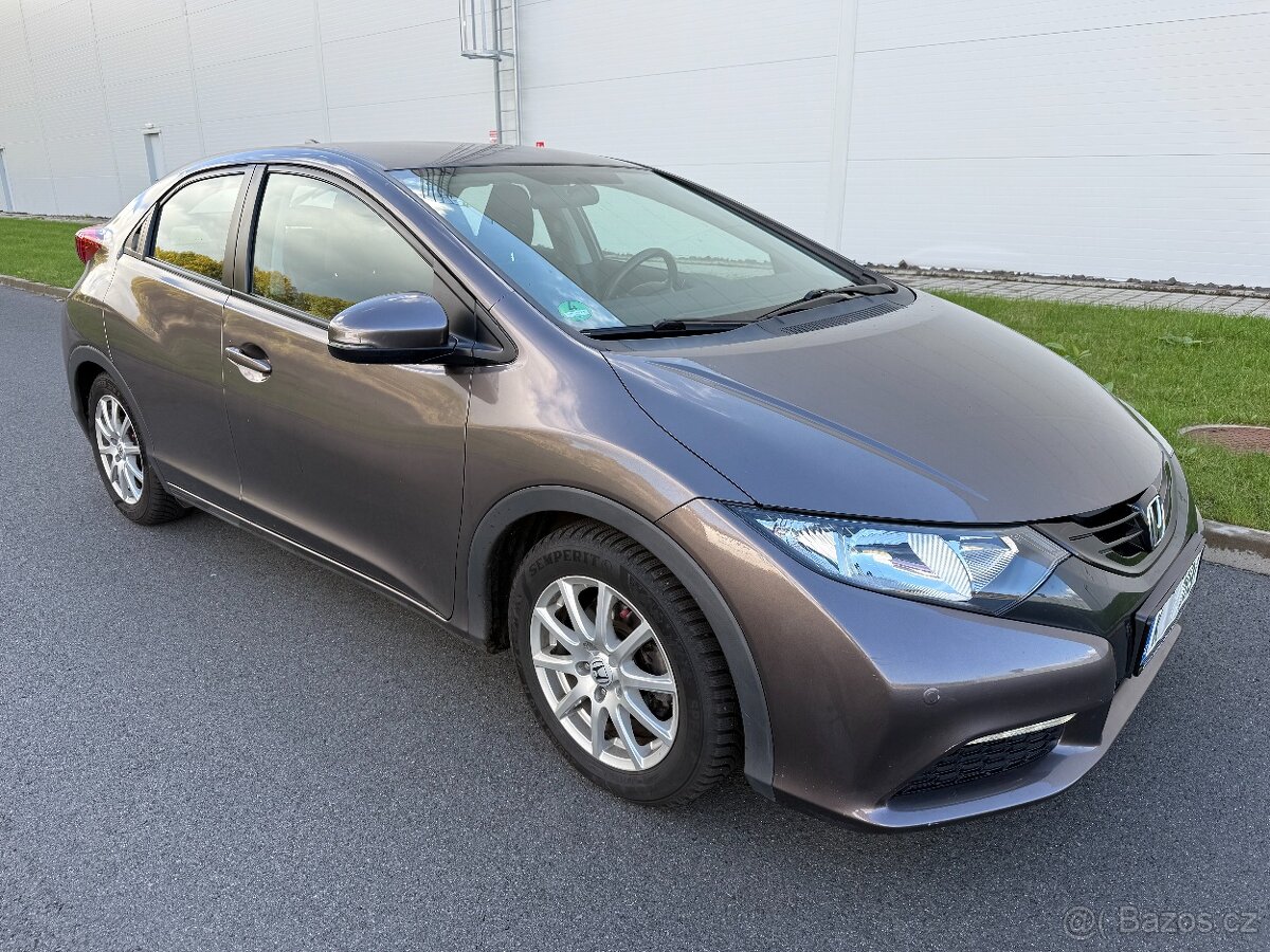 Honda Civic 1.8 i-VTEC 104 kW, jen 116.540 km, rok 2012