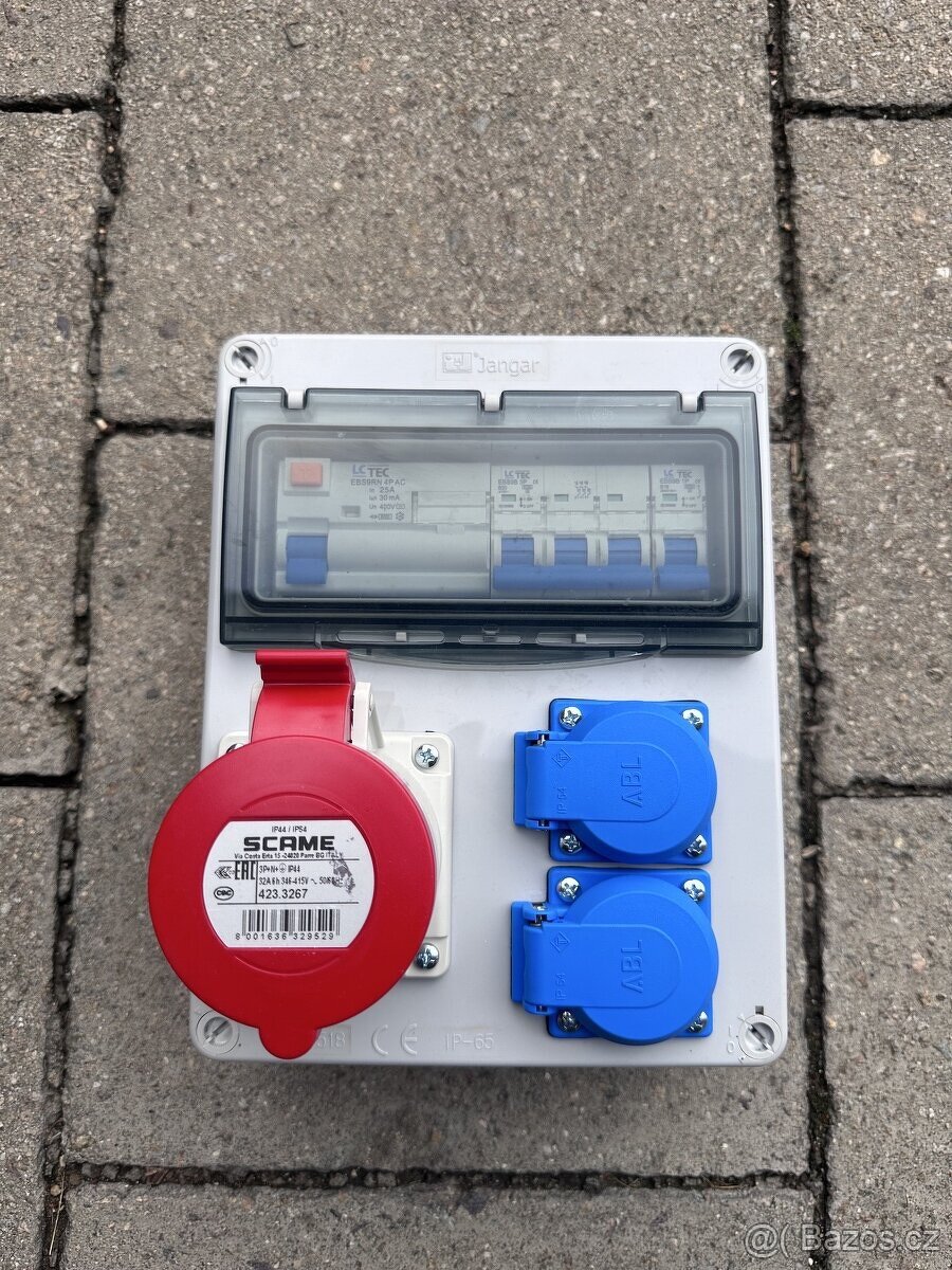 Zásuvková skříň 1x400V 2x230V