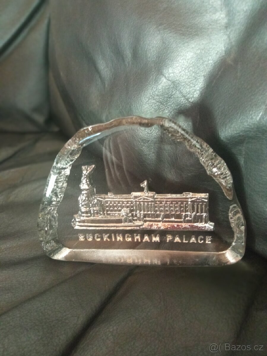 Težítko Backingham palace hutní sklo