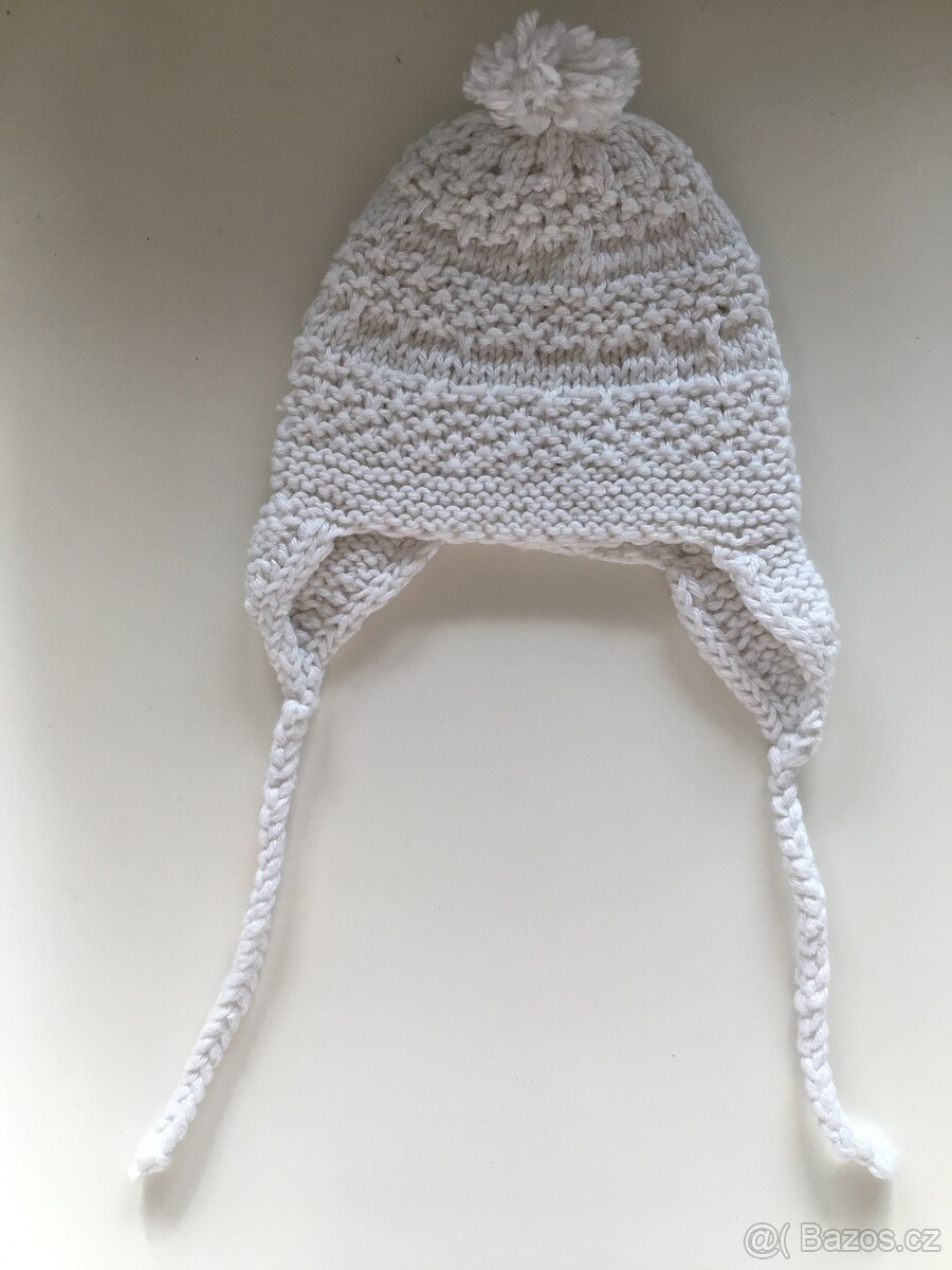 Pletená novorozenecká čepička