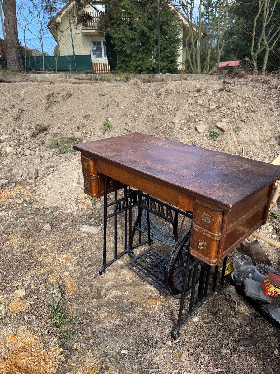 Sici stroj Lada 77 z roku 1939