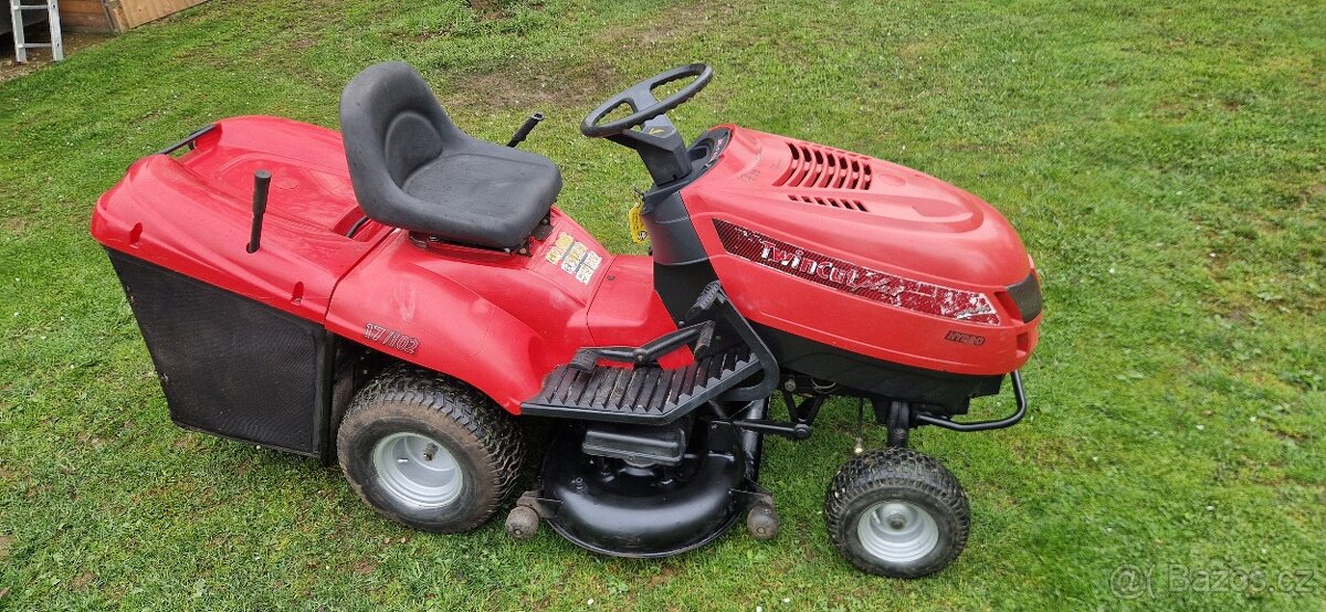 Zahradní traktor traktůrek Castelgarden