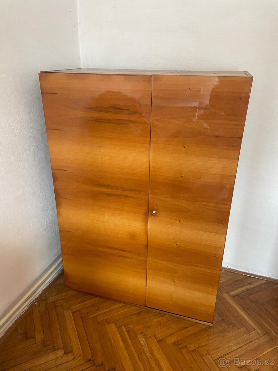 Skříň