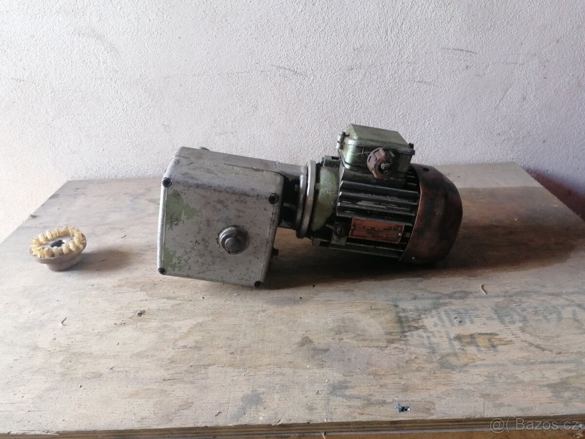 Elektromotor s převodovkou