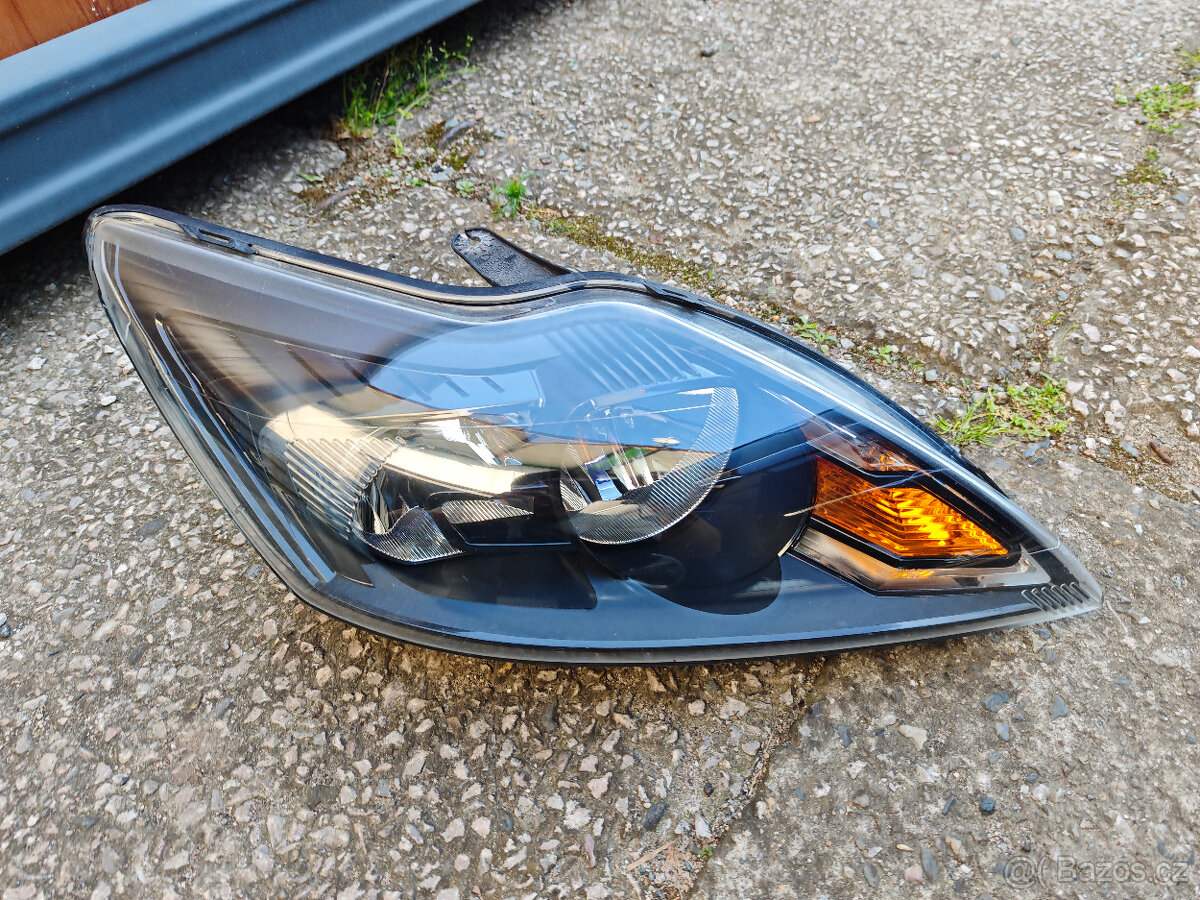 Originál pravé přední světlo černé Ford Focus mk2 facelift