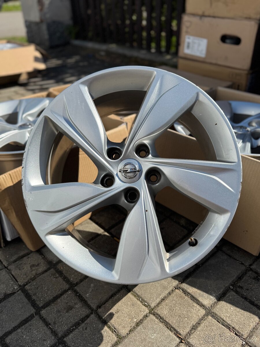 ORIGINÁL Alu OPEL INSIGNIA B R18, 5x115 - TPMS