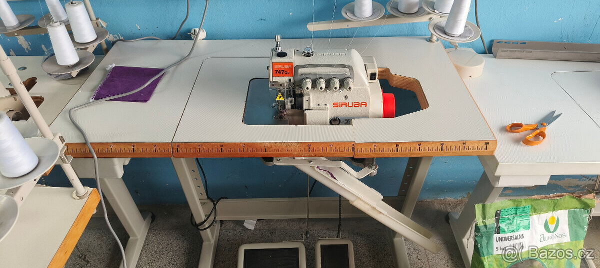 Průmyslový 4 nitný overlock Siruba 747Qe