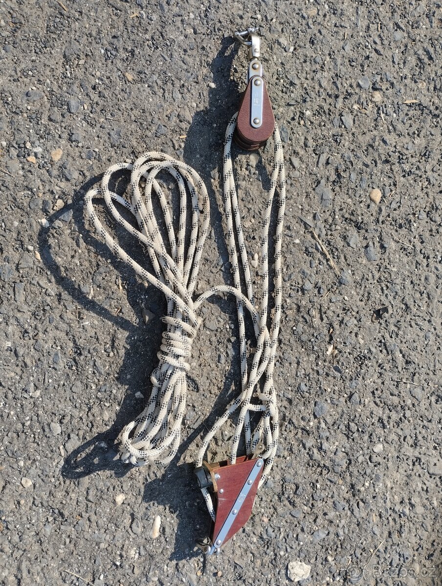 Otěž hlavní plachty pro menší plachetnice