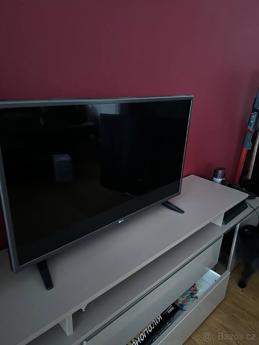 Prodám 2 identické televize LG.
