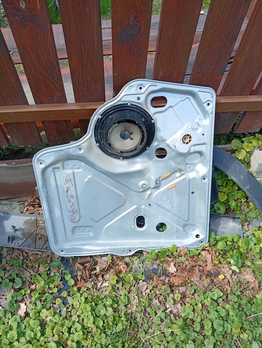 Volkswagen Transporter T5 stahovačka okna