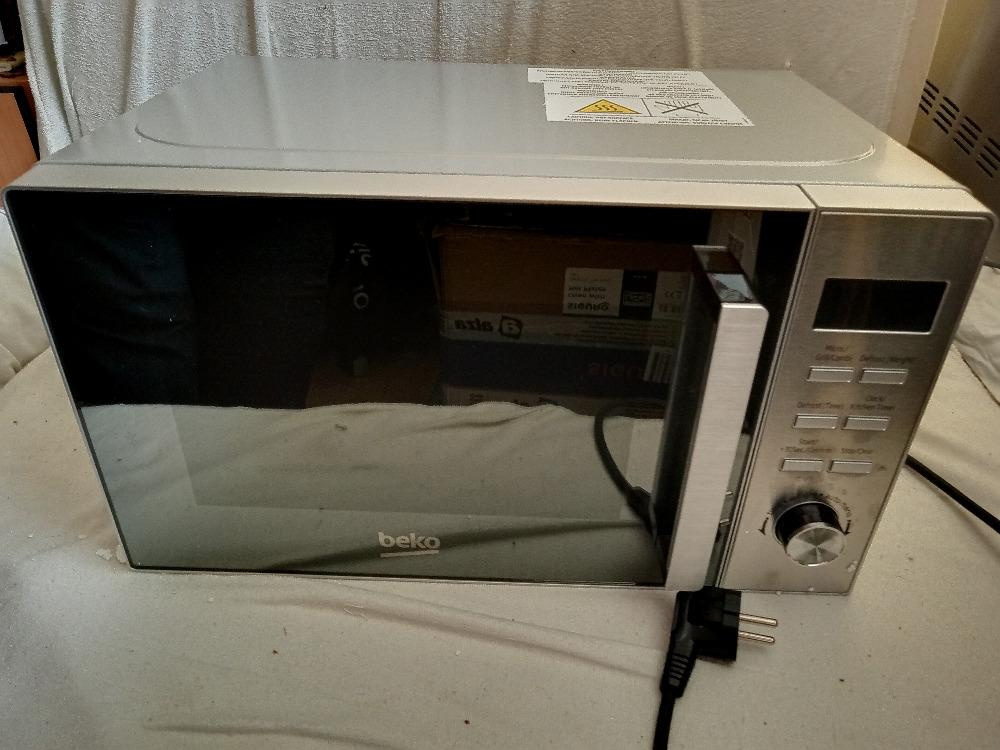 Mikrovlnná trouba Beko s grilem, nerez