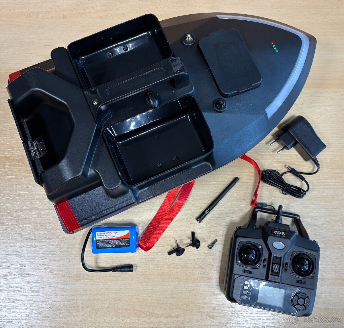 Tříkomorová ČERNÁ loďka s GPS s bater 12000mAh včetněObalu