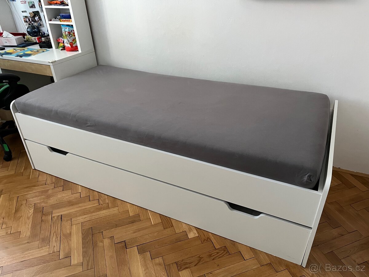 Postel s výsuvným lůžkem