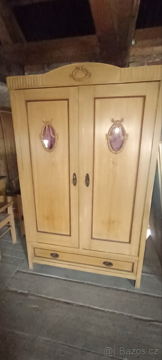 Starožitná celodřevěná ložnice