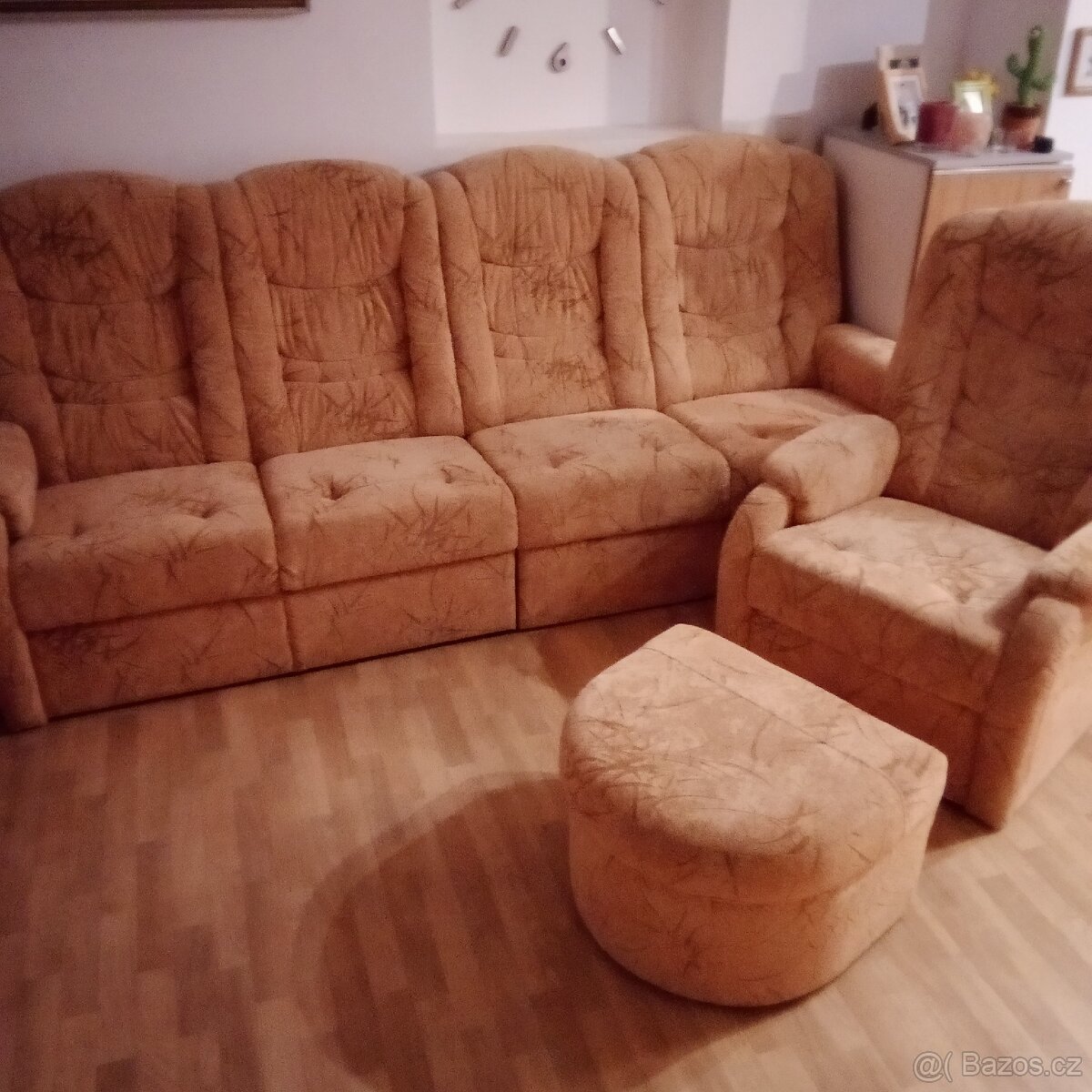 Sedačka a křeslo s tabutetkou