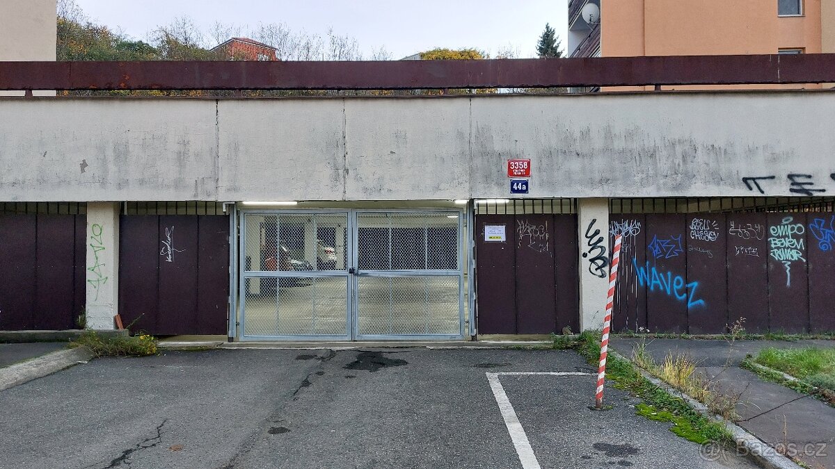 Pronájem garažového stání - Pod Altánem 44a, Praha 10-Strašn