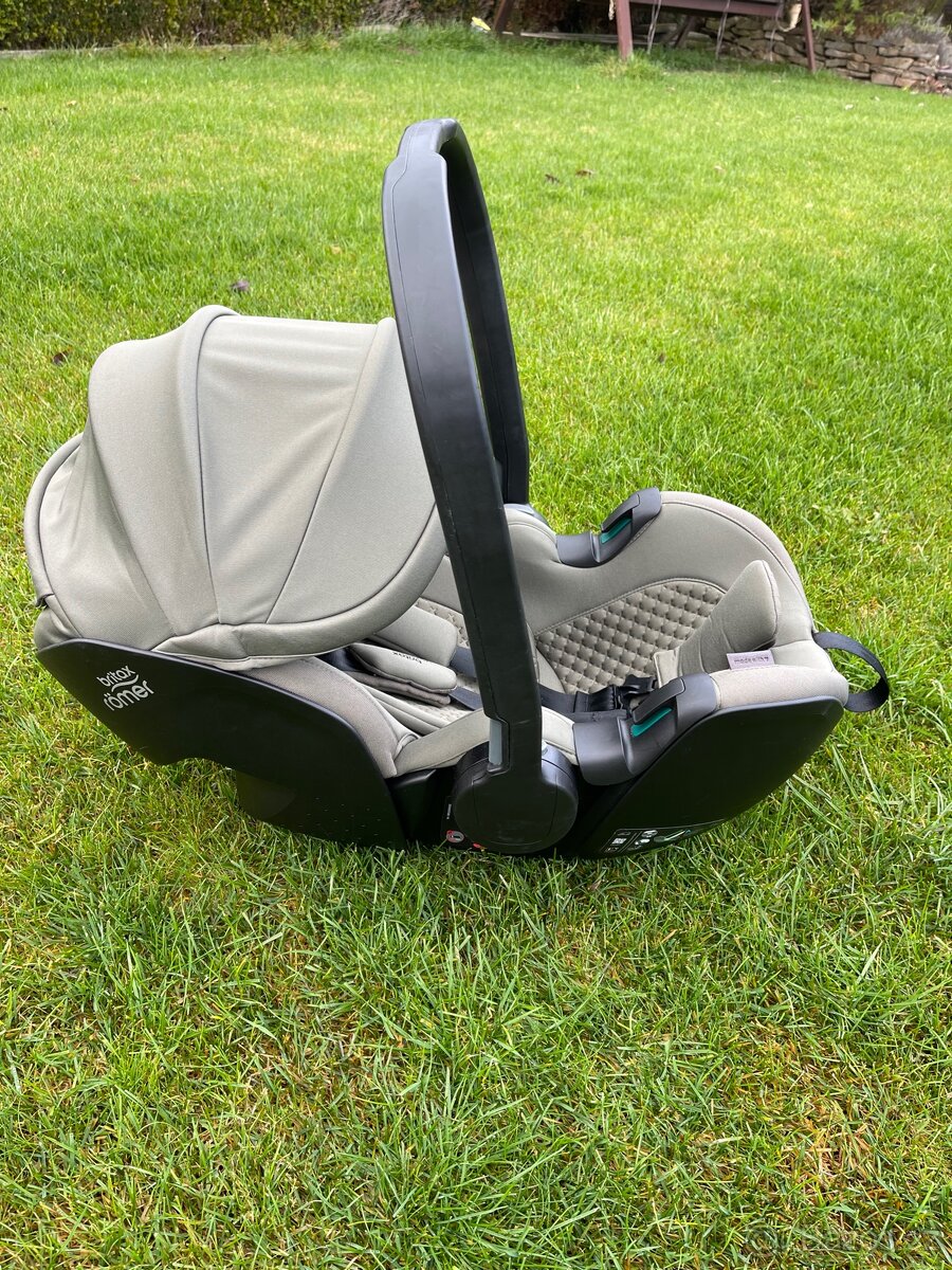 Autosedačka Britax RÖMER Baby-Safe Pro Vario Base 5Z