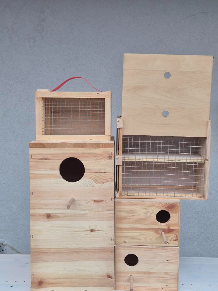 Prodám budky a přenosky pro papoušky