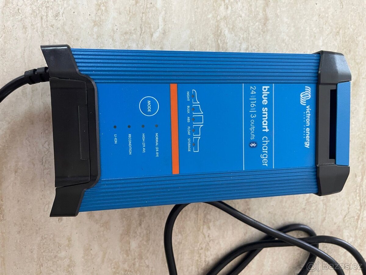 Victron BlueSmart IP22 nabíječka baterií 24V/16A + balancer