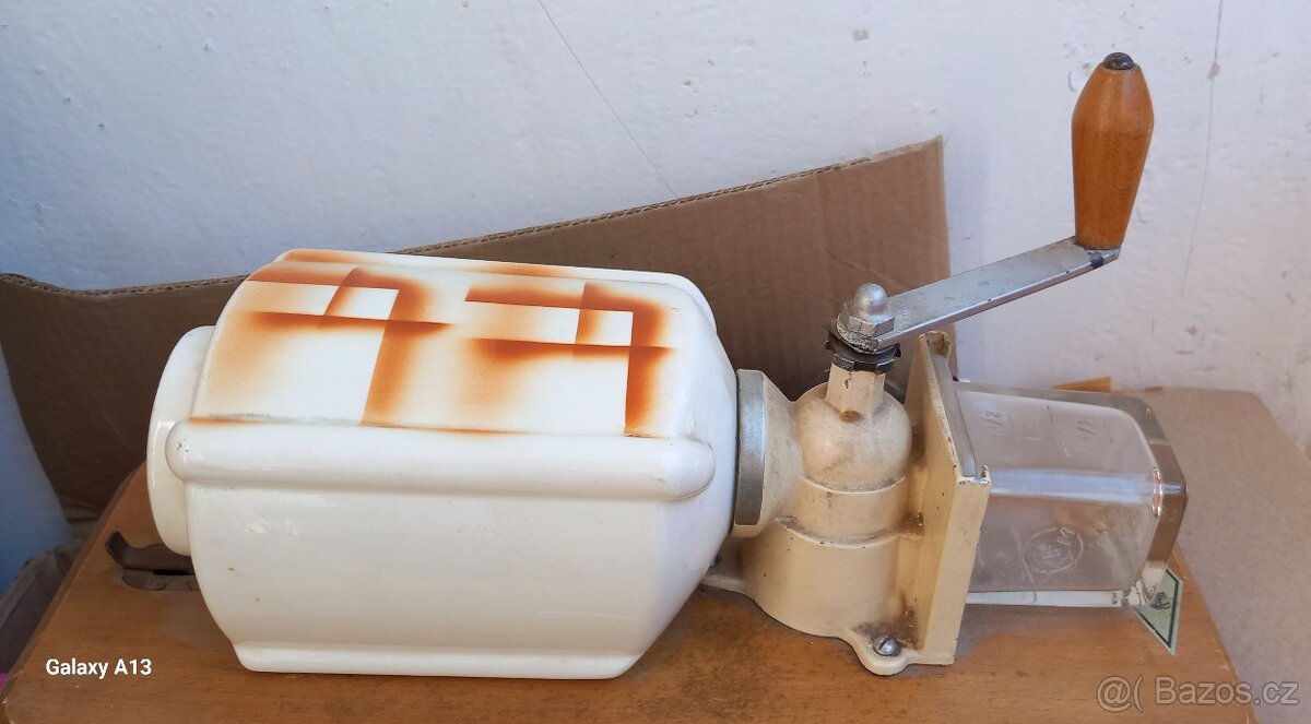 Stary závěsný porcelánový Mlýnek