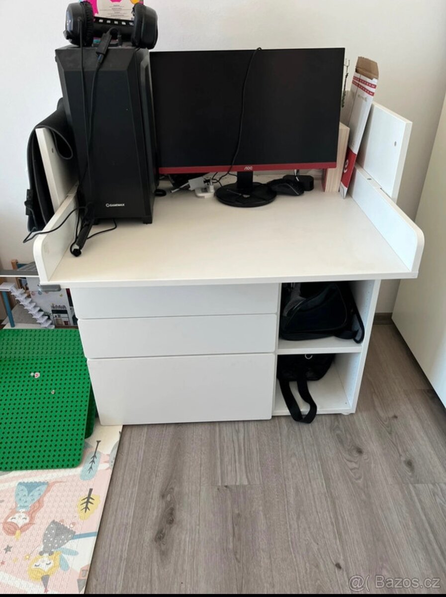 Přebalovací pult Småstad.