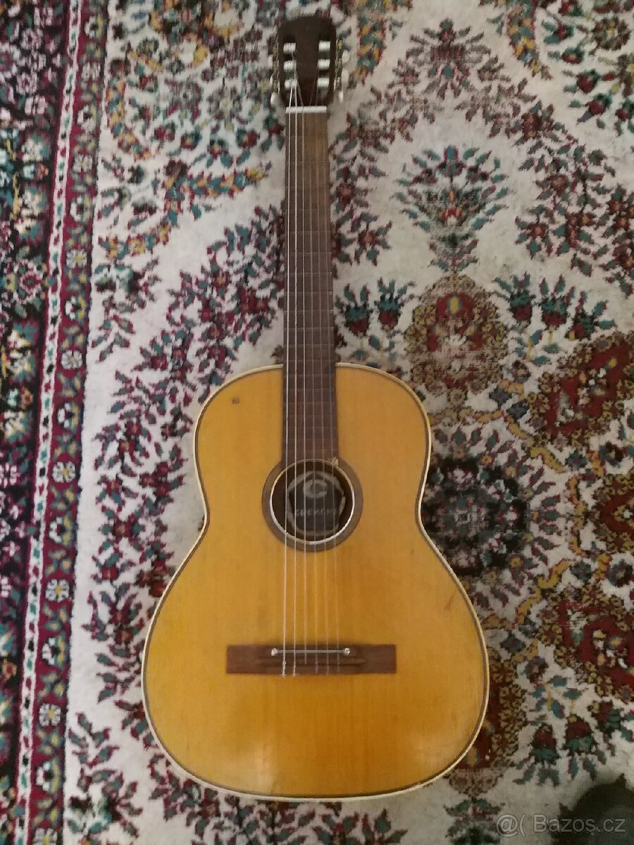 Cremona Luby kytara z 70 let