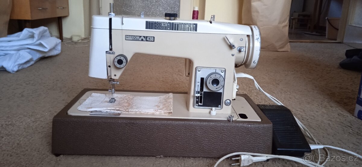 Šicí stroj PREDOM Lucznik 438