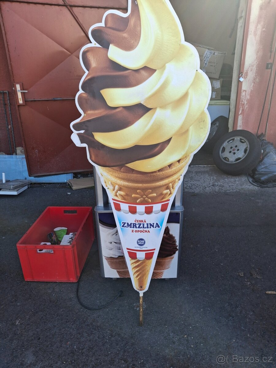Zmrzlinovy stroj