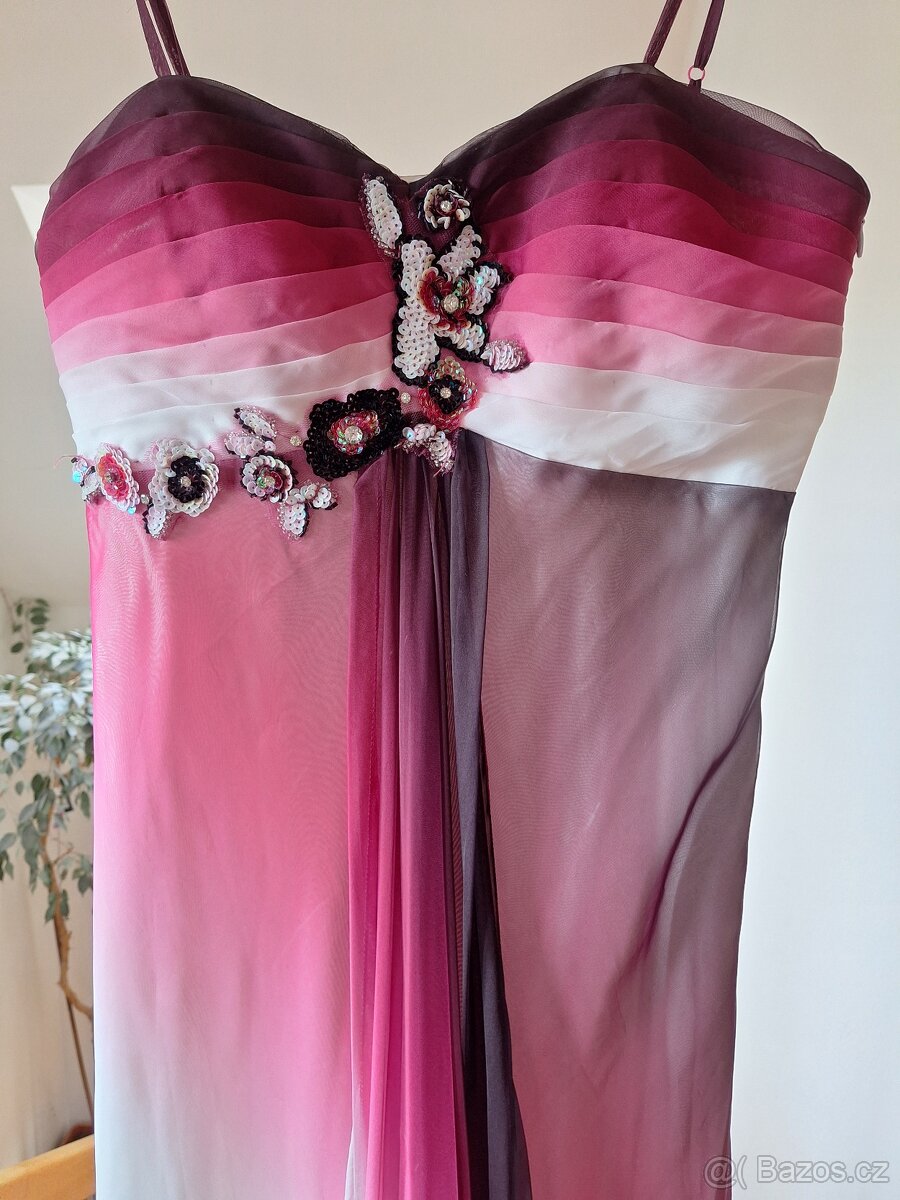Růžovobílé plesové šaty