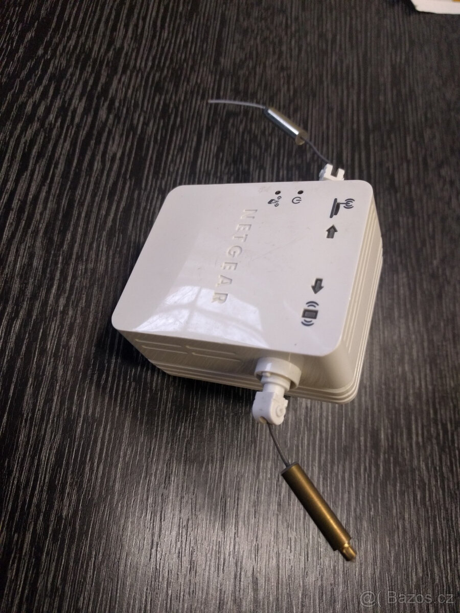 WN3000RPv2 – N300 WiFi Range Extender, poškozený,asi funkční