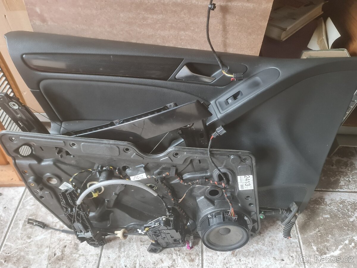 VW Golf 6 5dv. - stahovačka, tapecírunk levý přední