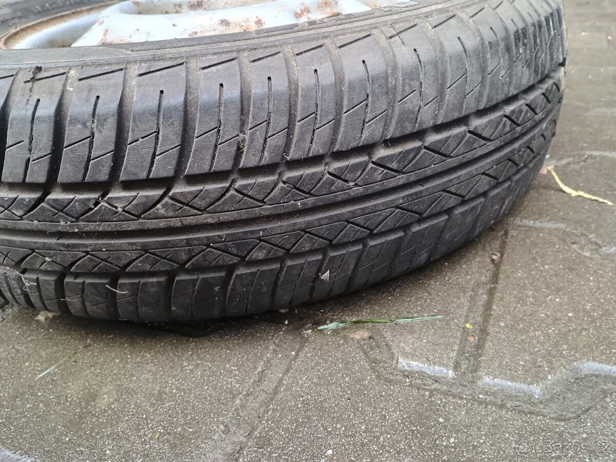 prodám kompletní kolo BARUM 165/70 R13