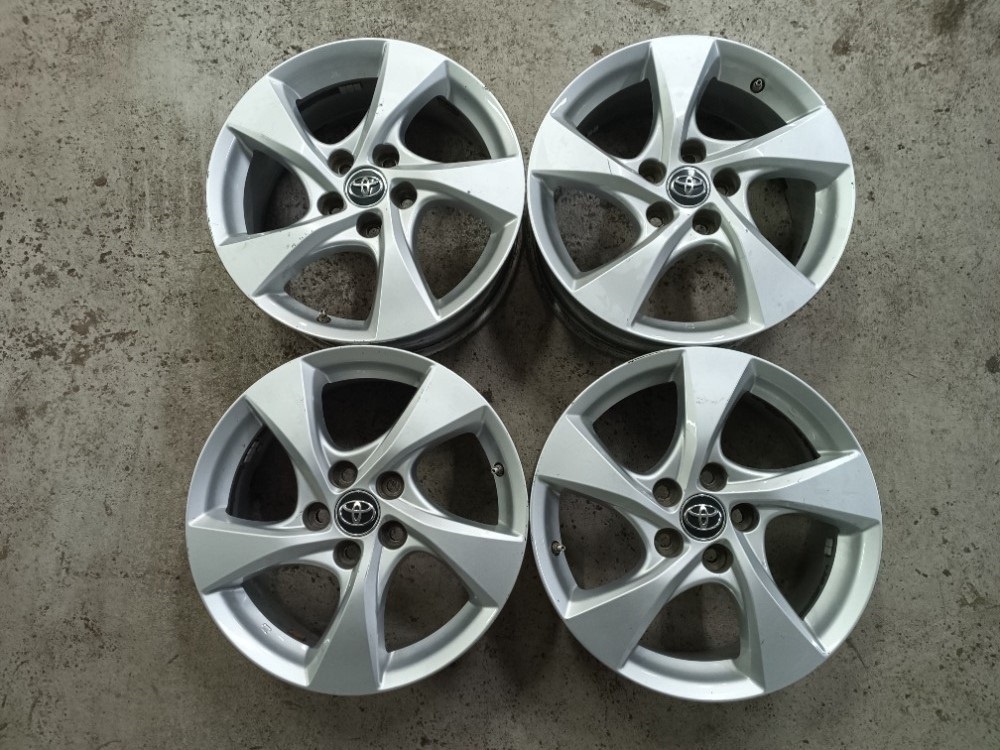 ALU kola TOYOTA / 6,5Jx17H2 / 5x114,3 / ET45 / 60,1 mm